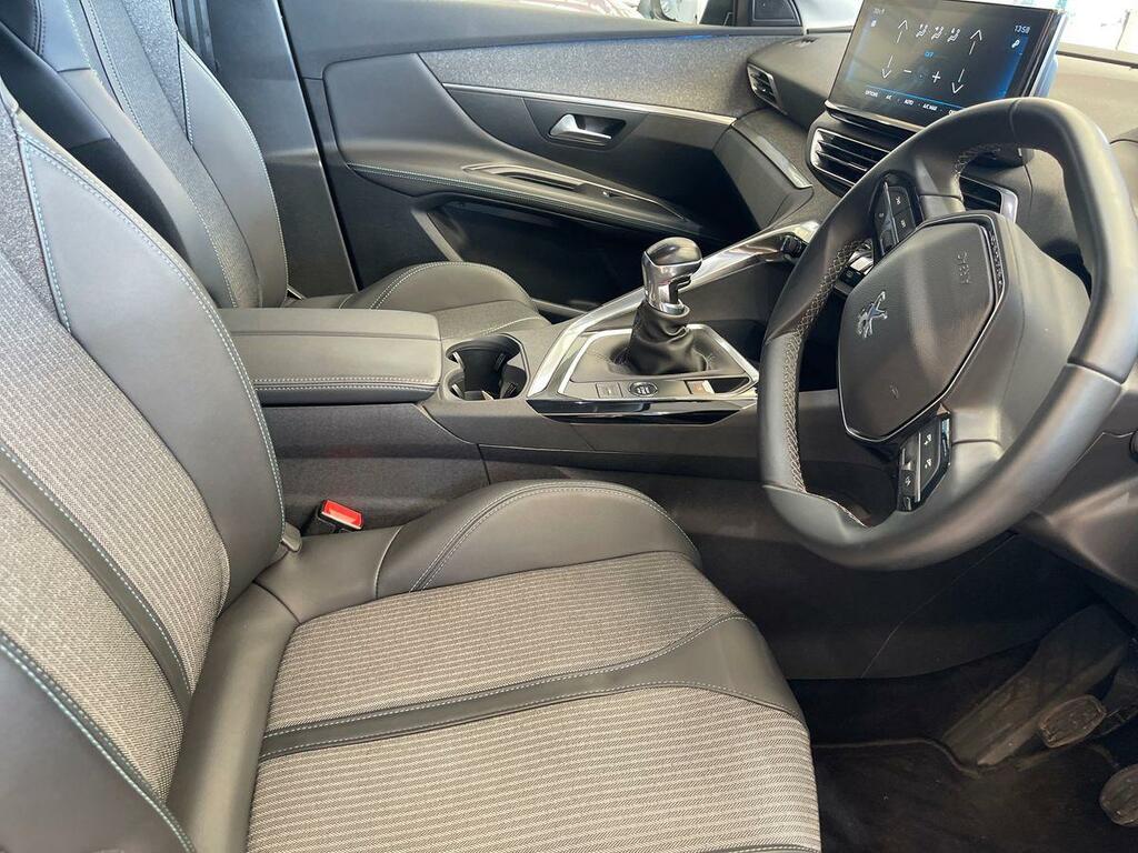 Peugeot 3008 1.2 Puretech Allure Premium Black #3