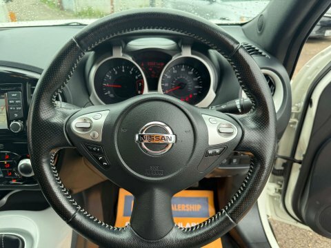 Nissan Juke Acenta Xtronic Red #27