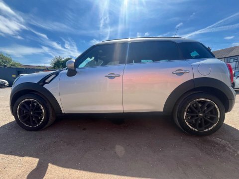 Mini Countryman 2.0 Cooper D All4 110 Bhp White #14