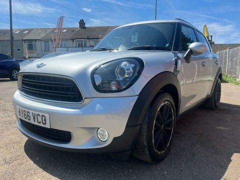 Mini Countryman 2.0 Cooper D All4 110 Bhp White #16
