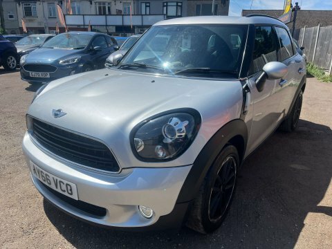 Mini Countryman 2.0 Cooper D All4 110 Bhp White #15