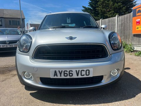 Mini Countryman 2.0 Cooper D All4 110 Bhp White #18