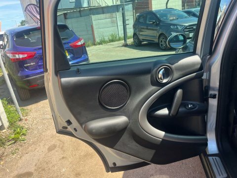 Mini Countryman 2.0 Cooper D All4 110 Bhp White #26