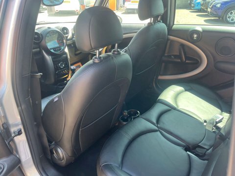Mini Countryman 2.0 Cooper D All4 110 Bhp White #21