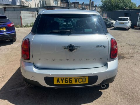 Mini Countryman 2.0 Cooper D All4 110 Bhp White #9