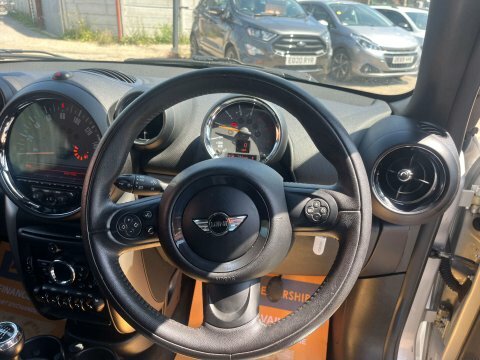 Mini Countryman 2.0 Cooper D All4 110 Bhp White #32