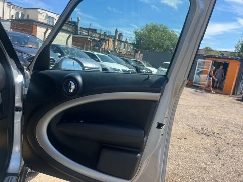 Mini Countryman 2.0 Cooper D All4 110 Bhp White #35