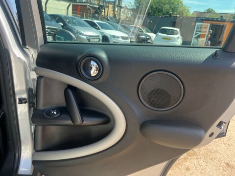 Mini Countryman 2.0 Cooper D All4 110 Bhp White #40
