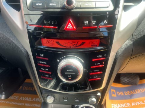 SsangYong Tivoli 1.6 D Elx White #45