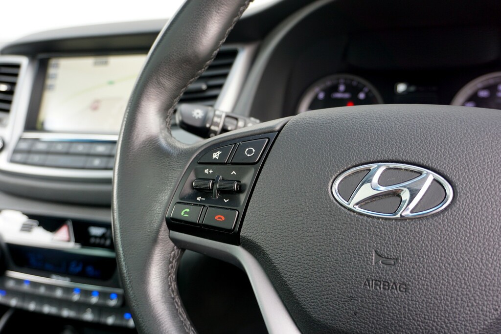 Hyundai Tucson Se Nav White #73