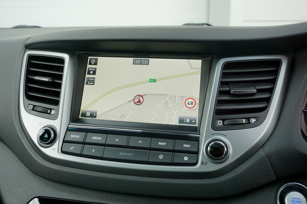 Hyundai Tucson Se Nav White #69
