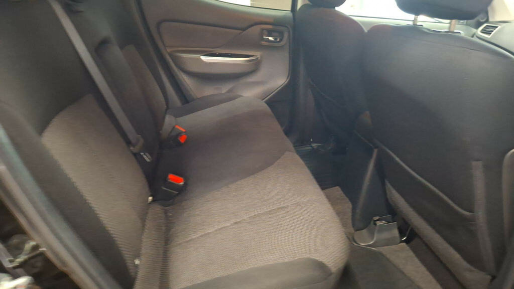 Mitsubishi L200 2.4 Di-d Dc Barbarian Pickup Double Cab Grey #20