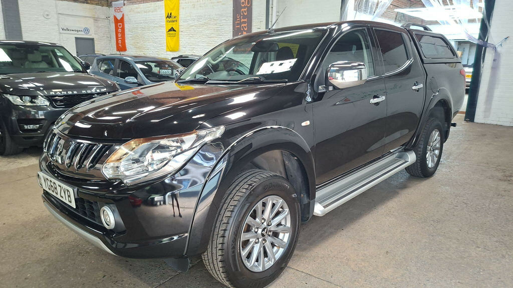 Mitsubishi L200 2.4 Di-d Dc Titan 4Wd Euro 6 Black #2