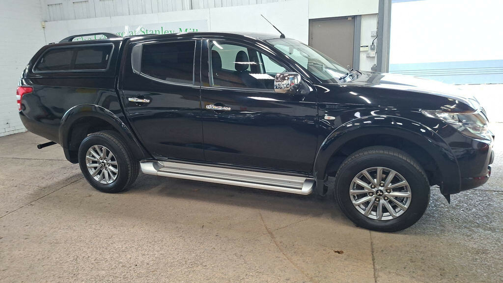 Mitsubishi L200 2.4 Di-d Dc Titan 4Wd Euro 6 Black #4