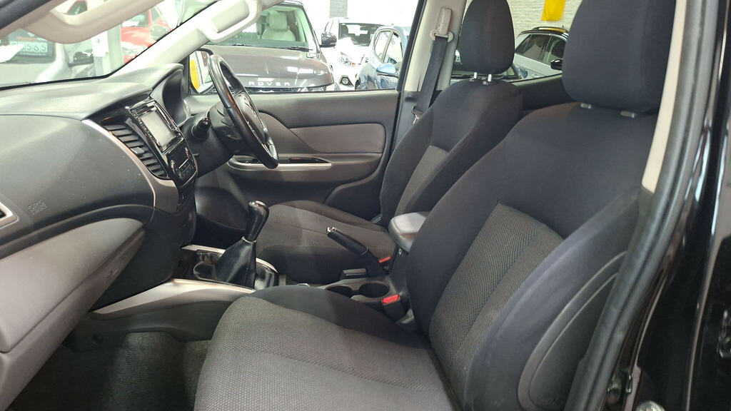 Mitsubishi L200 2.4 Di-d Dc Barbarian Pickup Double Cab Grey #22