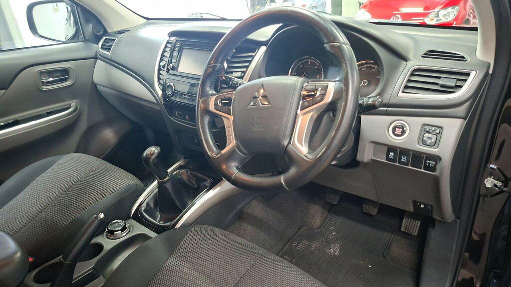 Mitsubishi L200 2.4 Di-d Dc Barbarian Pickup Double Cab Grey #15