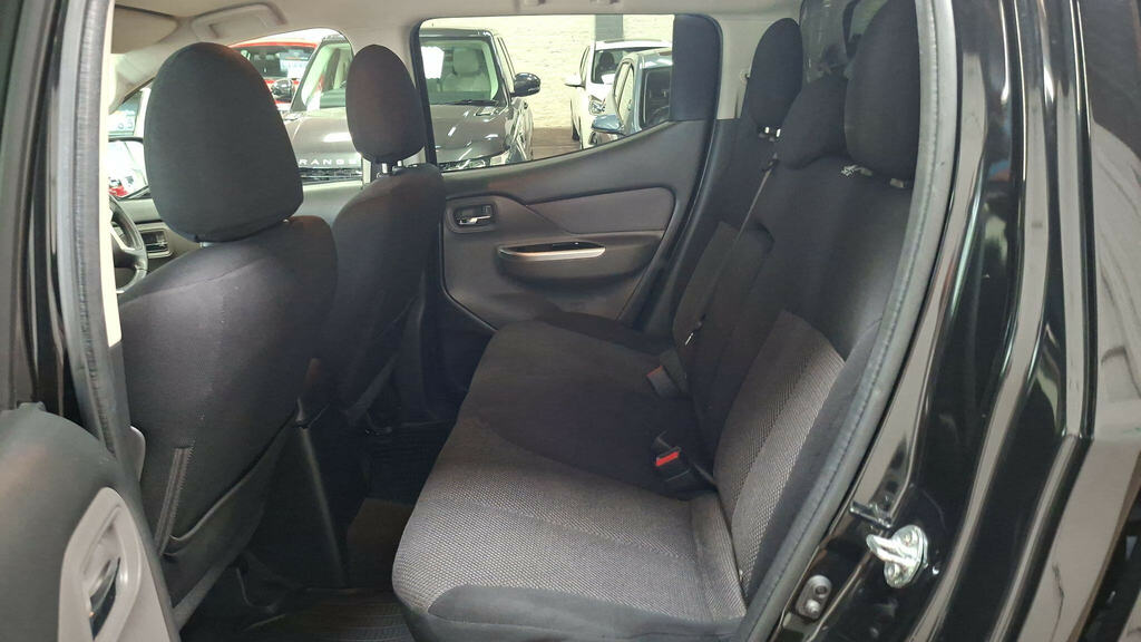Mitsubishi L200 2.4 Di-d Dc Barbarian Pickup Double Cab Grey #23