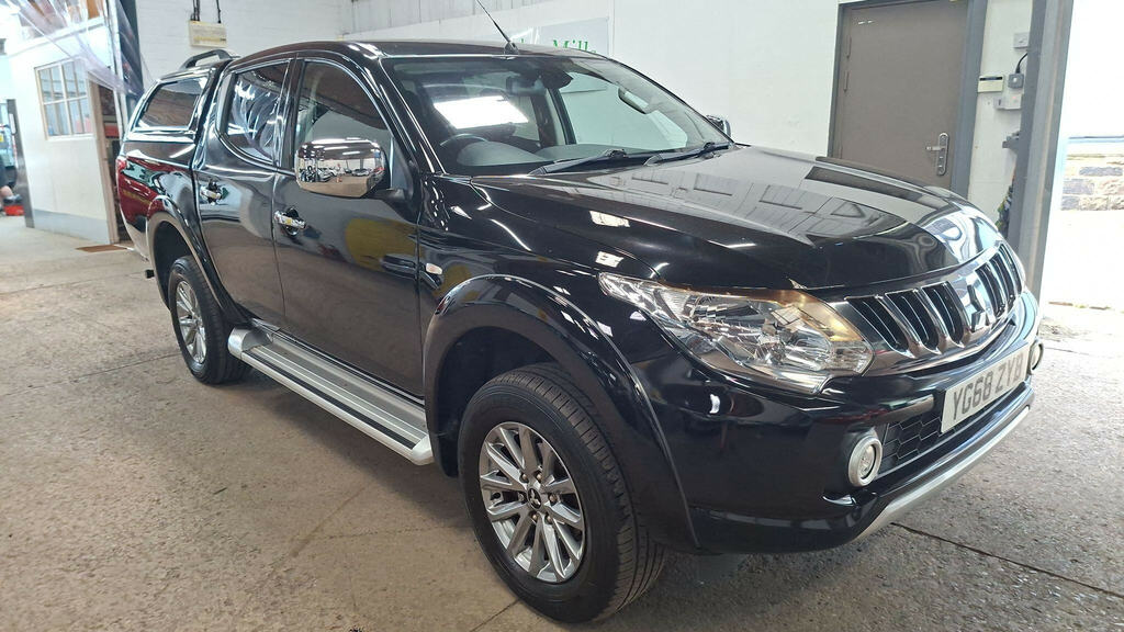 Mitsubishi L200 2.4 Di-d Dc Titan 4Wd Euro 6 Black #3