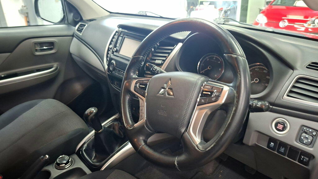 Mitsubishi L200 2.4 Di-d Dc Barbarian Pickup Double Cab Grey #18