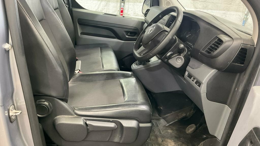 Vauxhall Vivaro 2700 1.5D 120Ps Dynamic H1 Van Grey #11