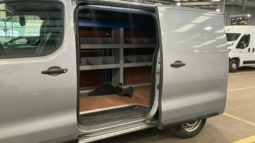 Vauxhall Vivaro 2700 1.5D 120Ps Dynamic H1 Van Grey #10