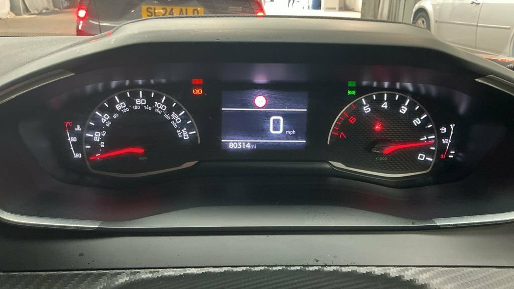 Peugeot 2008 1.2 Puretech Allure Premium Euro... White #10