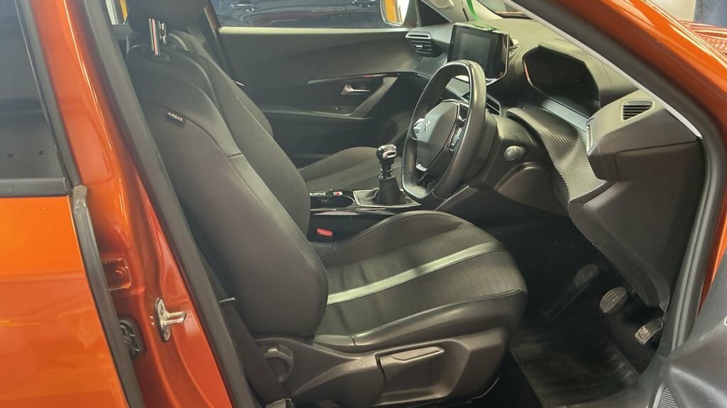 Peugeot 2008 1.2 Puretech Allure Premium Euro... White #9