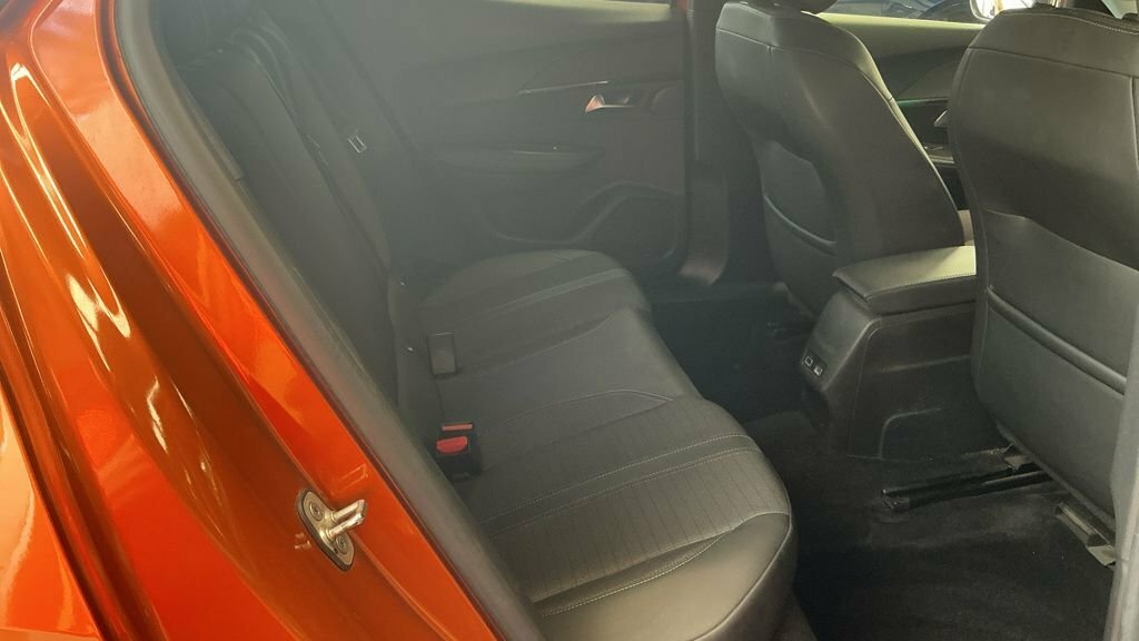 Peugeot 2008 1.2 Puretech Allure Premium Euro... White #8