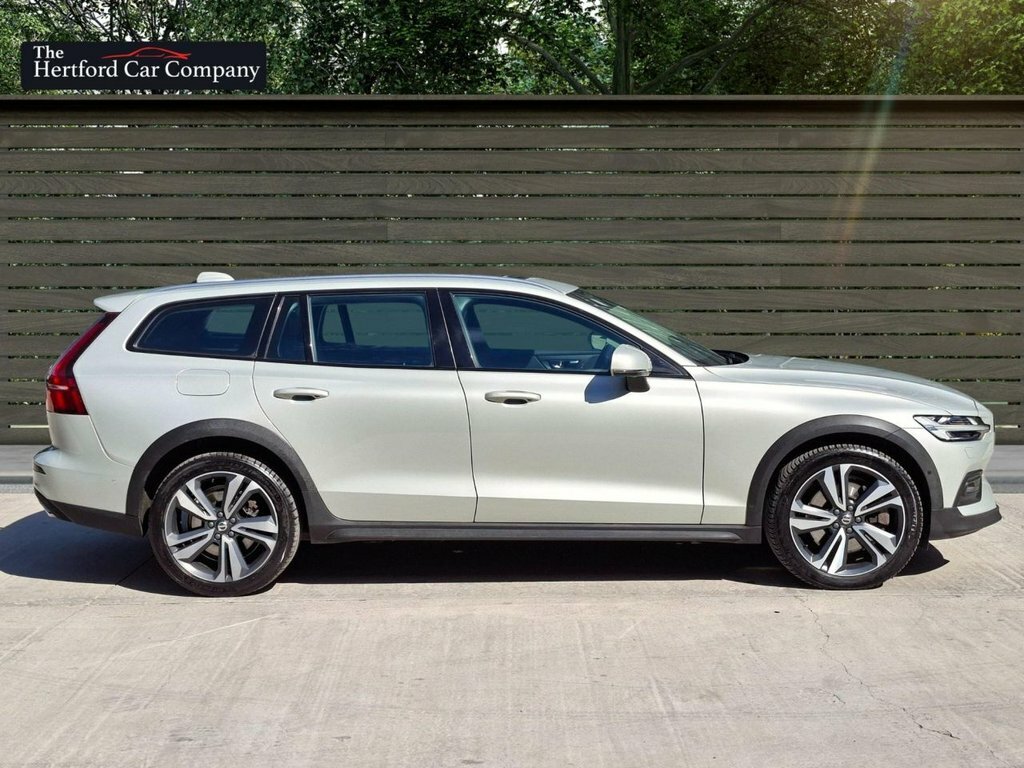 Volvo V60 Cross Country Plus Black #10