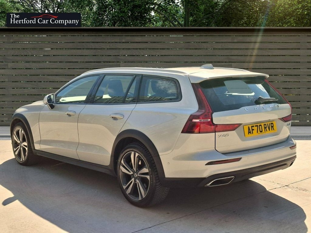 Volvo V60 Cross Country 2L Plus Gold #5