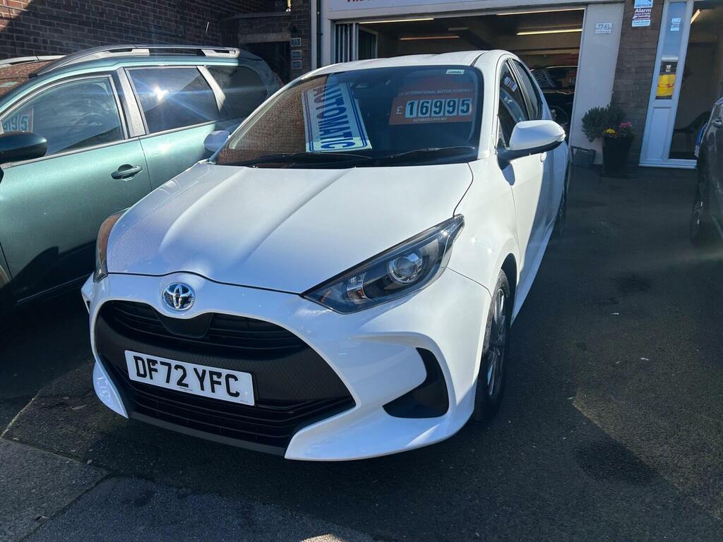 Toyota Yaris Hatchback 1.5 Vvt-h Icon E-cvt Euro 6 Ss 2 DF72YFC White #3
