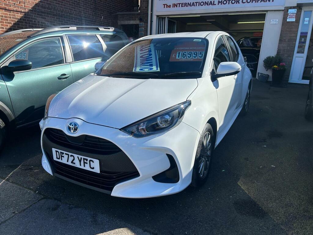 Toyota Yaris Hatchback 1.5 Vvt-h Icon E-cvt Euro 6 Ss 2 DF72YFC White #2