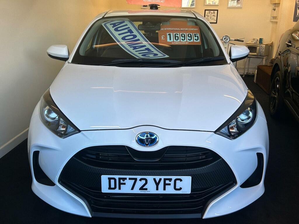 Toyota Yaris Hatchback 1.5 Vvt-h Icon E-cvt Euro 6 Ss 2 DF72YFC White #6