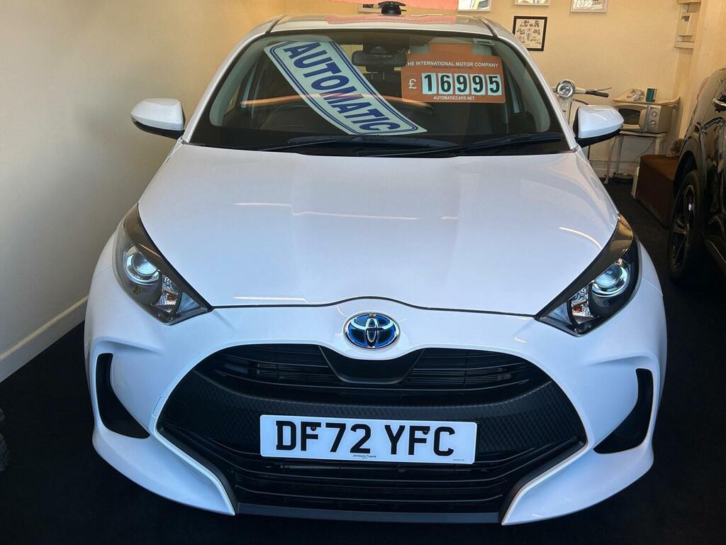 Toyota Yaris Hatchback 1.5 Vvt-h Icon E-cvt Euro 6 Ss 2 DF72YFC White #5