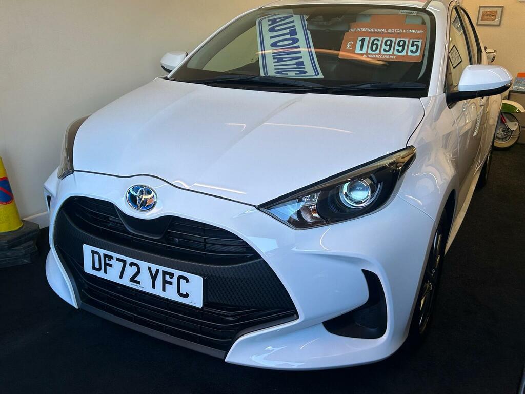 Toyota Yaris Hatchback 1.5 Vvt-h Icon E-cvt Euro 6 Ss 2 DF72YFC White #4