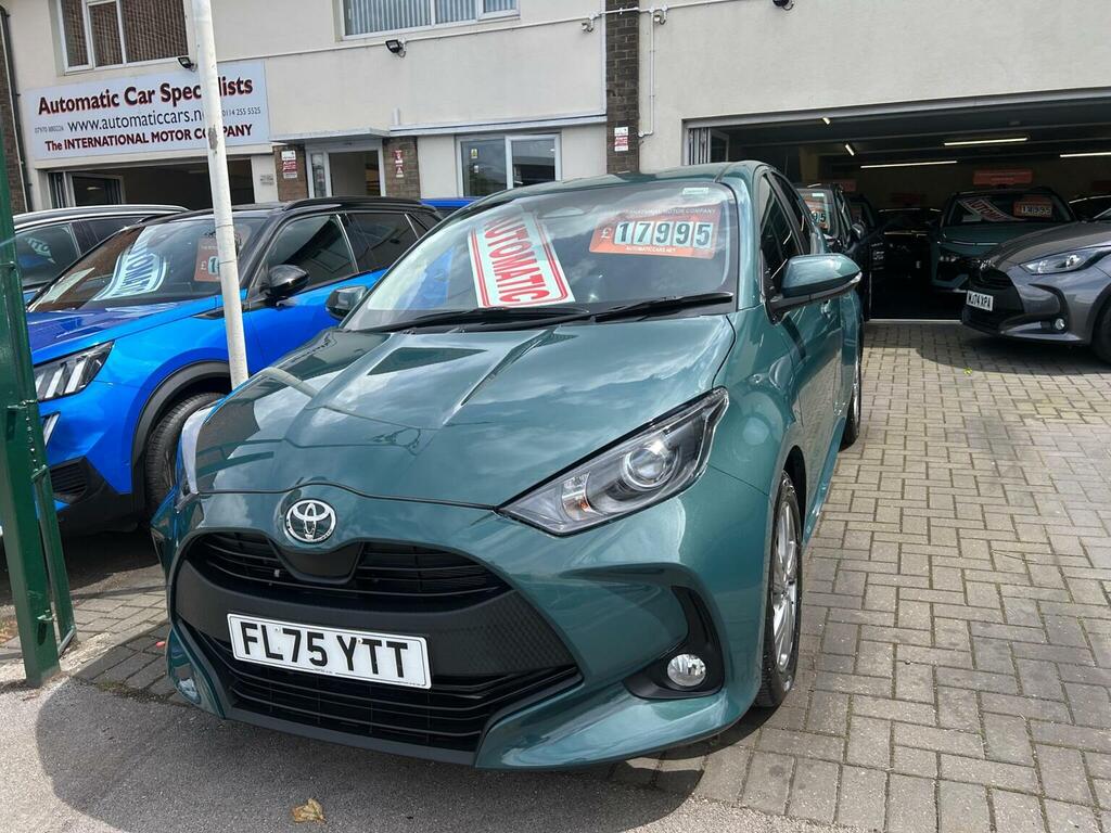 Toyota Yaris Hatchback 1.5 Vvt-h Icon E-cvt Euro 6 Ss 2 FL75YTT Green #4