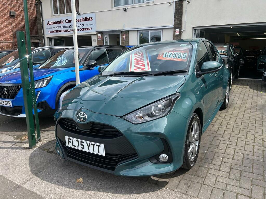 Toyota Yaris Hatchback 1.5 Vvt-h Icon E-cvt Euro 6 Ss 2 FL75YTT Green #5