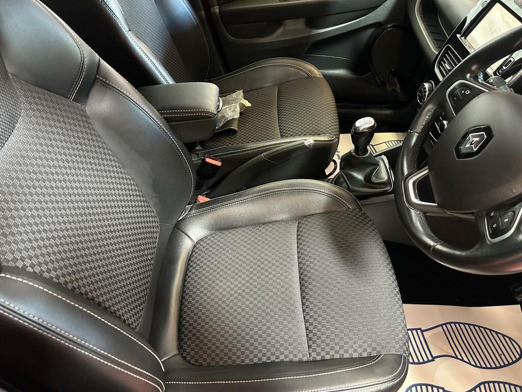 Renault Clio White #17