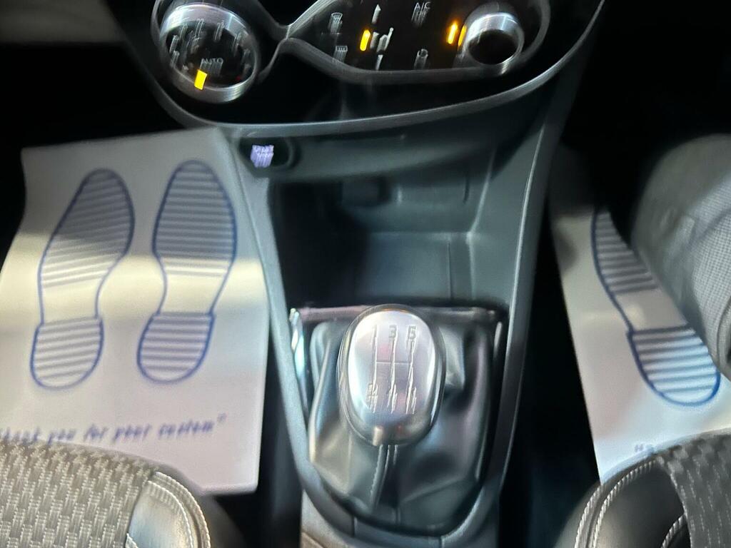 Renault Clio White #25
