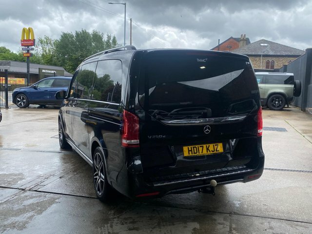 Mercedes-Benz V Class 2017 2.2 V250d Amg Line Mpv G-tronic E Black #3