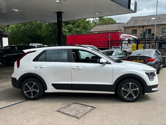 Kia Niro 2022 1.6H Gdi 2 Dct Euro 6 Ss WN72UNL White #2