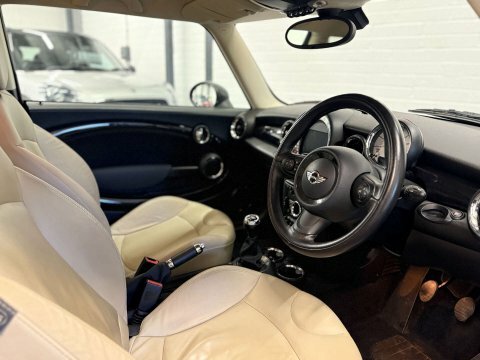 Mini Clubman 1.6 Cooper Clubman Black #4