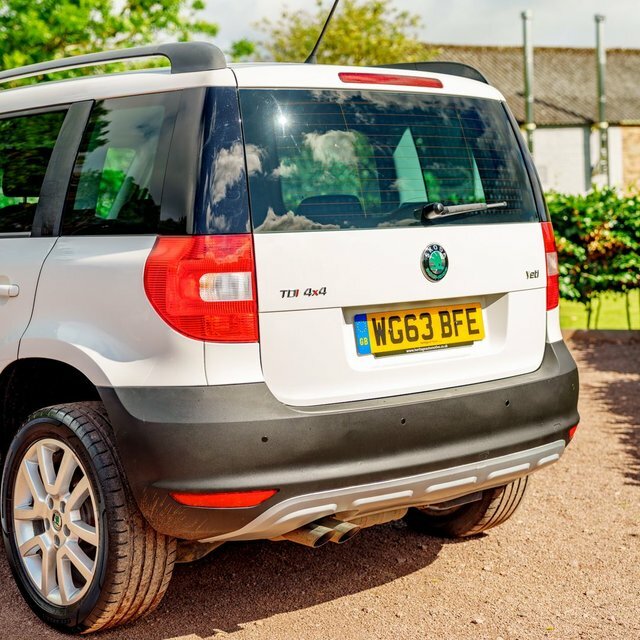 Skoda Yeti 2.0 Tdi Elegance Suv Dsg 4Wd Euro 5 14 White #6