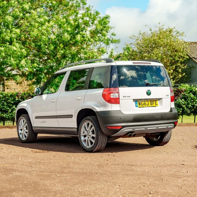 Skoda Yeti 2.0 Tdi Elegance Suv Dsg 4Wd Euro 5 14 White #2