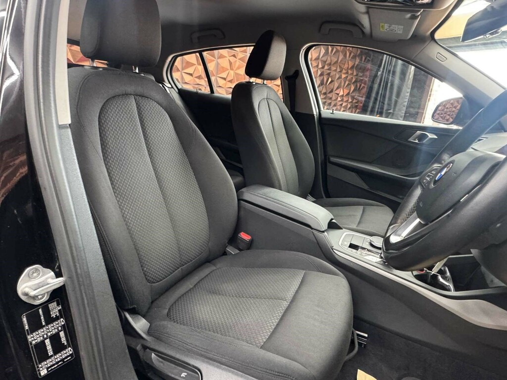 BMW 1 Series 116D Se AP69CZB Black #6