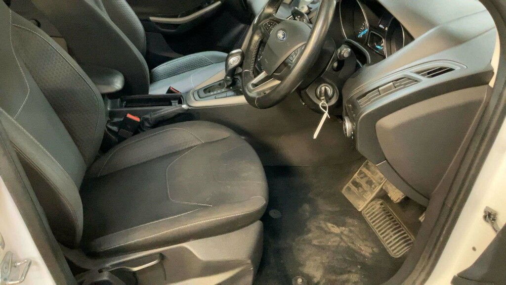 Ford Focus Zetec Auto SY66ZBG White #6