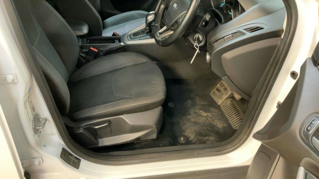 Ford Focus Zetec Auto SY66ZBG White #5