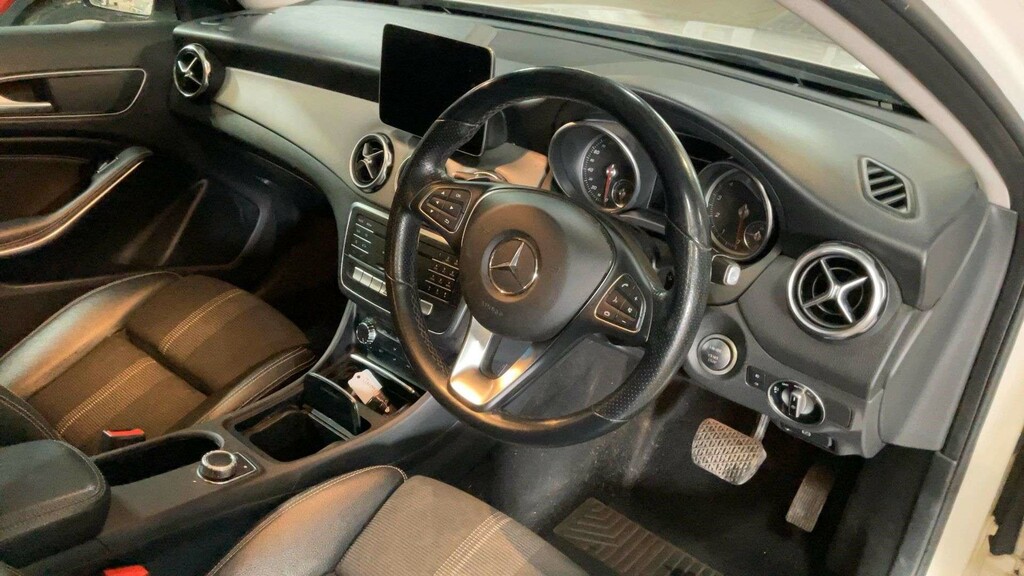 Mercedes-Benz GLA Class Urban Edition  #4