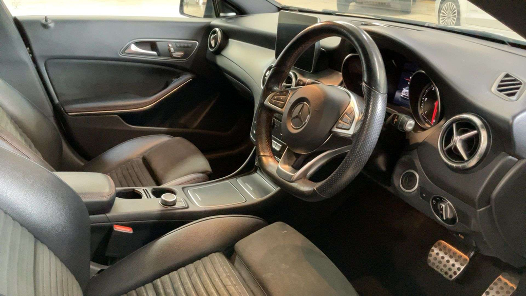 Mercedes-Benz CLA Class Amg Line Night Edition D Black #6