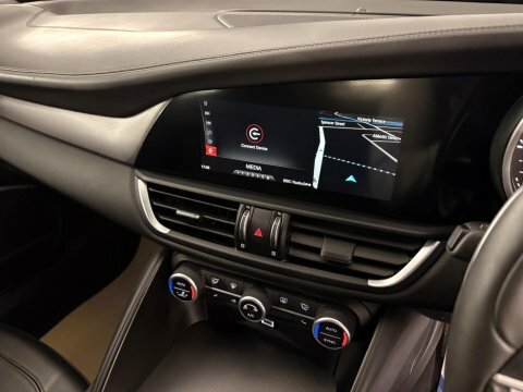 Alfa Romeo Giulia Super White #16